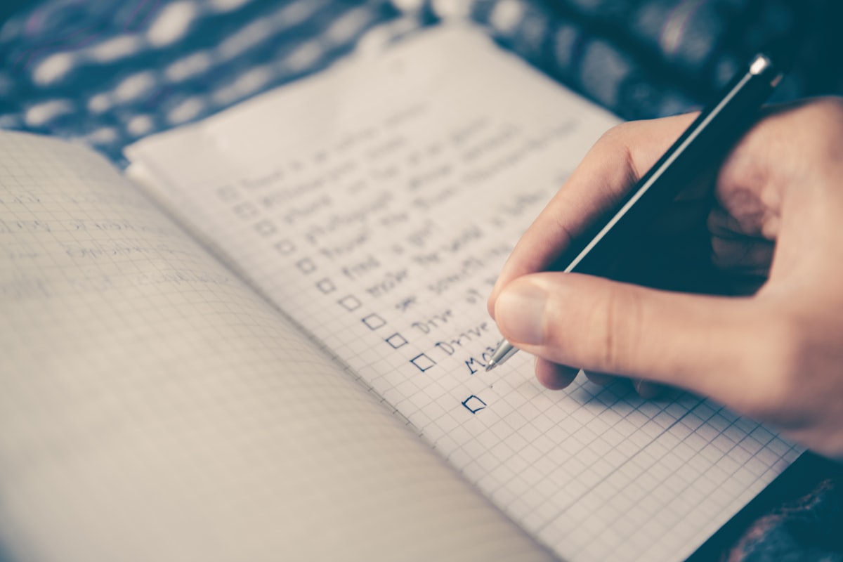 Messevorbereitung Checkliste: Personal, Briefing, Logistik